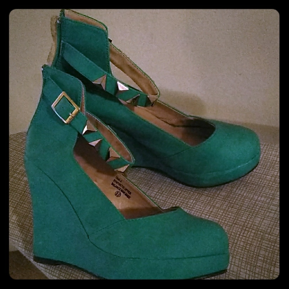 Chase and Chloe Wedges